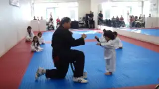 Tiernas imágenes de pequeño karateca arrasa en las redes sociales