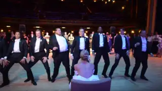 Novio sorprendió a su pareja con increíble coreografía en su boda