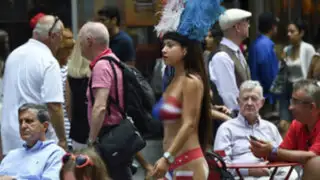 EEUU: desalojan a jóvenes que hacían topless en Times Square