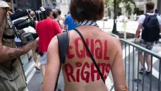 EEUU: realizan protestas tras prohibición de topless en Times Square