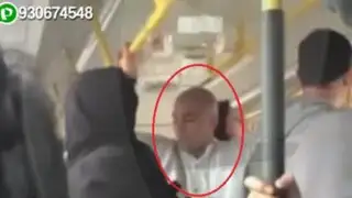 Hombre sorprende a pasajeros de Bus Azul con consejos de relajación