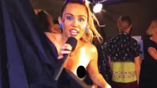VIDEO: Miley Cyrus protagonizó topless "involuntario" en los Premios MTV