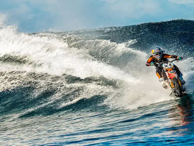 YouTube : ¿Es posible surfear en una moto? Este video te dejará sin palabras