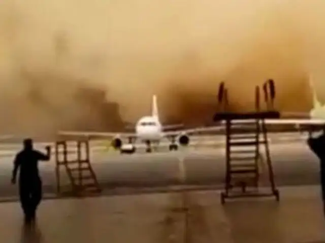 Impactantes imágenes: una tormenta de arena "se tragó" un aeropuerto