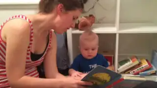Mira la conmovedora reacción de este bebé cuando terminan de leerle un cuento