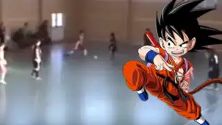 VIDEO: jugador de futsal se cree Goku y aplica espectacular patada a su rival