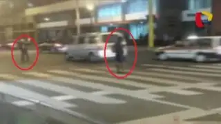 Centro de Lima: peatones no respetan a la policía de tránsito