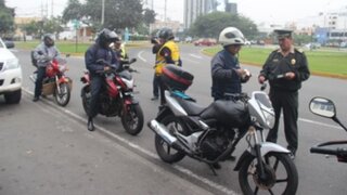 Medida establece que motociclistas deberán usar casco y chaleco con placa