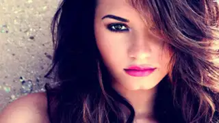 VIDEO: cantante Demi Lovato sorprende con llamativo topless
