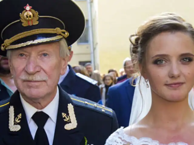 Rusia: hombre de 84 se casa con joven de 24