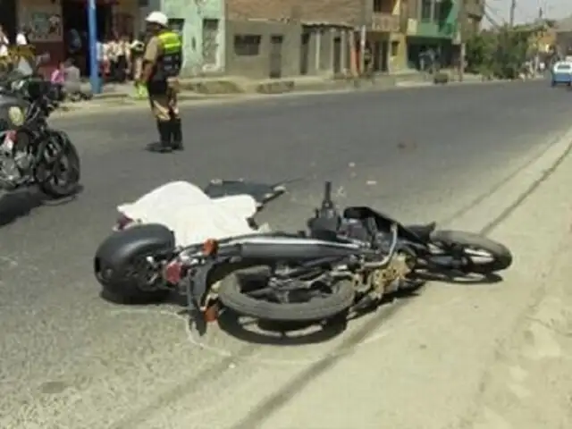 Motociclista muere tras chocar contra ambulancia en Los Olivos