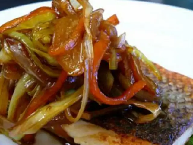 Prepara un nutritivo pescado a la plancha con salsa de hongos al ajo