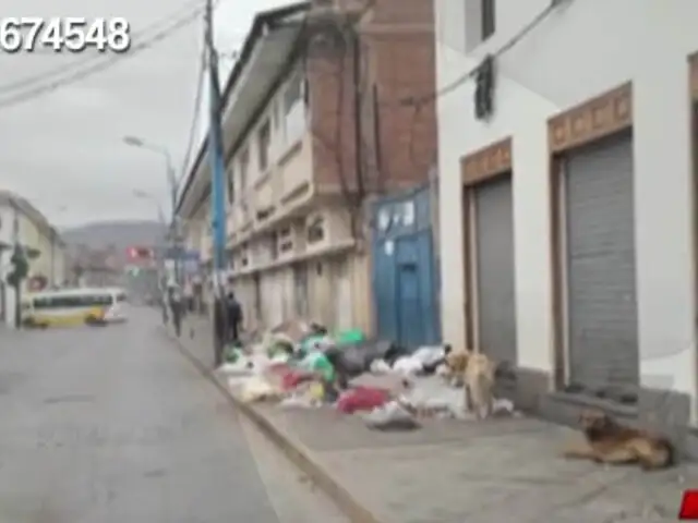 Cusco: centro de la ciudad amaneció con montículos de basura