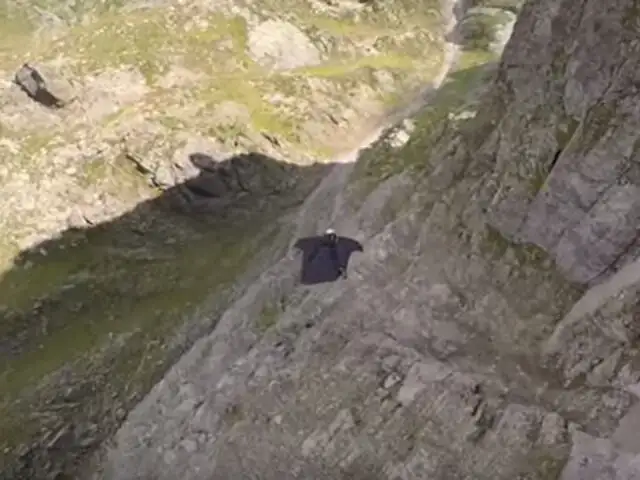 VIDEO: deportista extremo desafía a la muerte con un impresionante salto