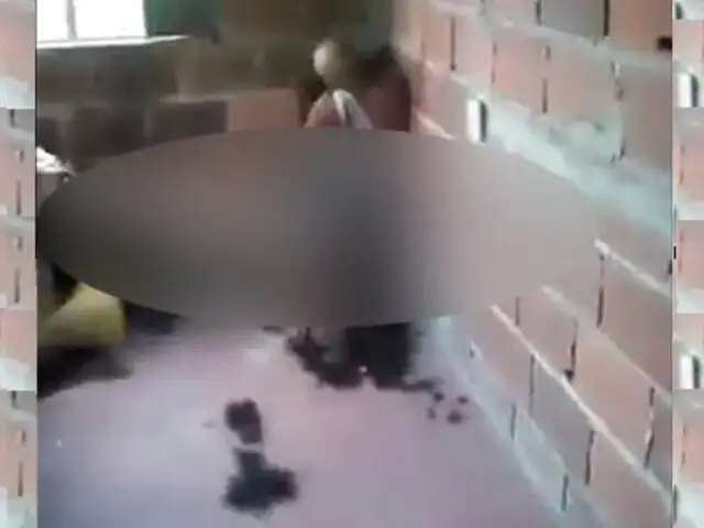 VIDEO: hombre golpea brutalmente con un palo a una mujer