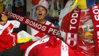 Selección peruana: hinchas apoyan a 'blanquirroja' en exteriores de La Videna