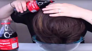 YouTube: se lavó el cabello con una gaseosa y logró un impresionante resultado
