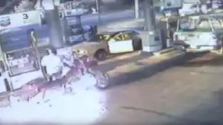 EEUU: motociclista salva de morir tras provocar incendio en gasolinera