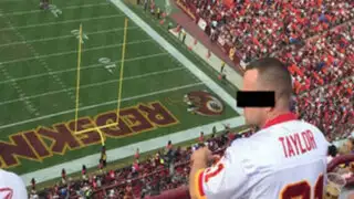 FOTO: captan a mujer haciéndo sexo oral a su novio en pleno estadio