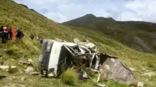 Caída de camioneta a abismo deja cinco muertos en La Libertad