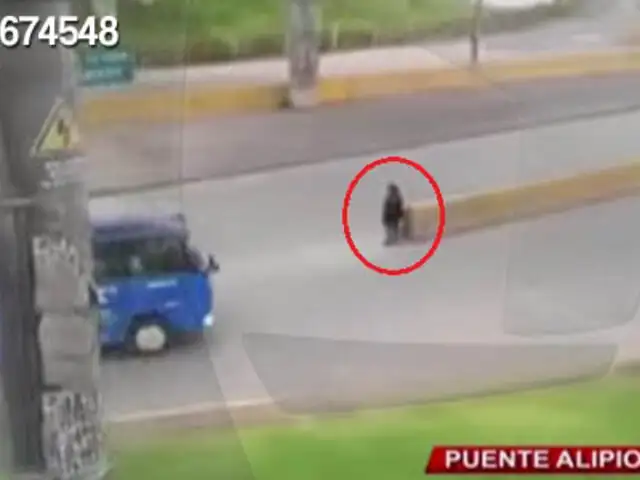 Peatones arriesgan diariamente la vida al cruzar autopista de alta velocidad