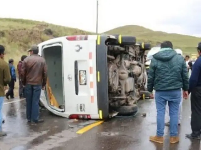 Cusco: despiste y volcadura de vehículo deja dos muertos y nueve heridos