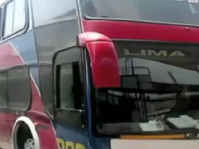Ica: conductor de ómnibus habla por teléfono mientras maneja