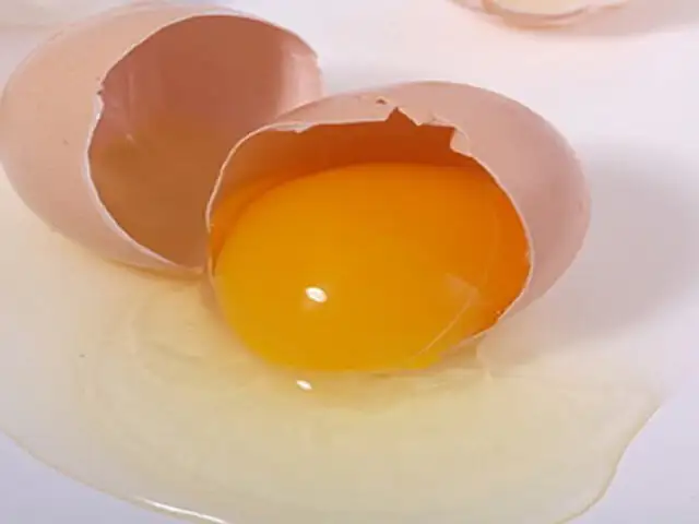 VIDEO: ¿Cómo separar perfectamente la yema de la clara de un huevo?