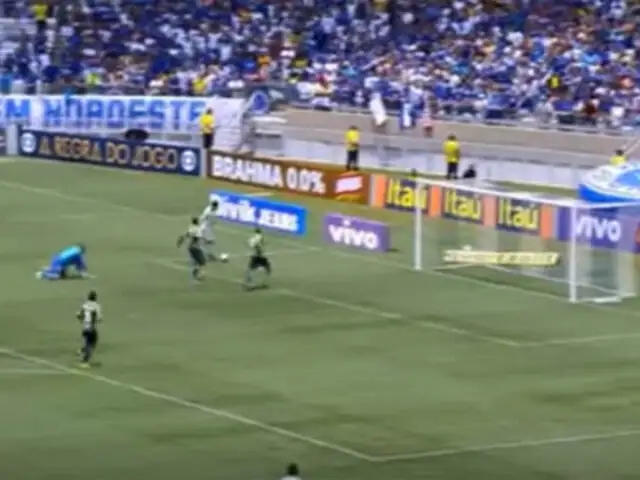 VIDEO: jugador falla gol con la portería vacía