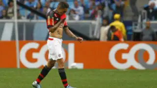 Paolo Guerrero fue expulsado en la derrota del Flamengo frente al Gremio