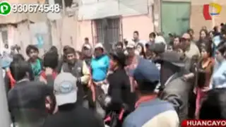 Huancayo: comerciantes capturan a ladrón y le dan tremenda paliza