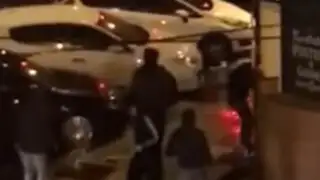VIDEO: vándalos del Sevilla emboscan y masacran a hooligans ingleses