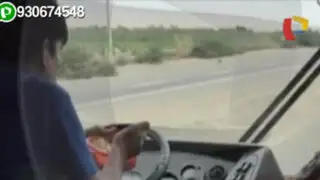Barranca: chofer de bus come mientras conduce a toda velocidad