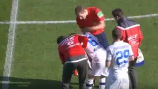 VIDEO: árbitro patea y lesiona a jugador durante partido
