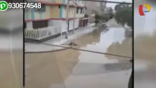 Desagüe colapsa e inunda varias calles de una urbanización de Chiclayo