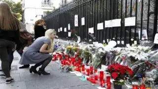 Mandatarios y artistas rinden homenajes a víctimas de atentados en París