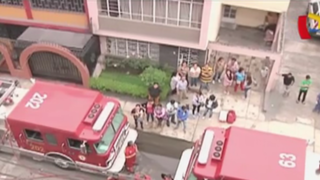 Vecinos salvan de morir tras incendio en local de radio en Pueblo Libre