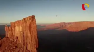 Desafío a la muerte: equilibrista cruza cuerda floja a 400 metros de altura
