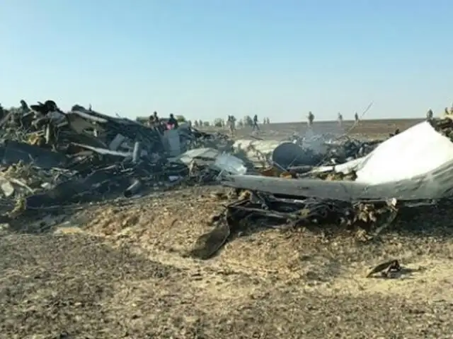 Egipto: bomba en bodega de equipaje habría causado caída de avión ruso