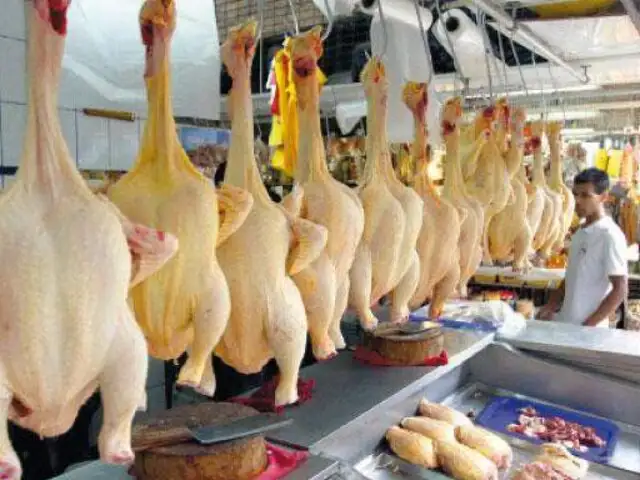 Preocupación por incremento del precio del pollo que ronda los 9 soles en mercados