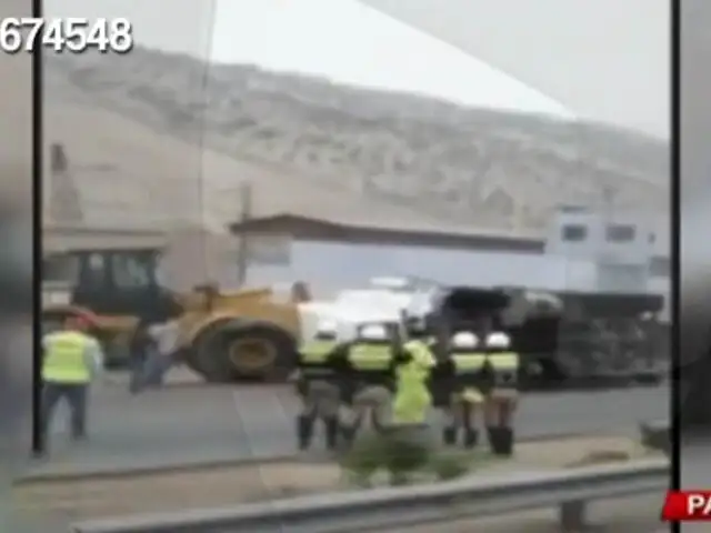 Volcadura de tráiler provocó congestión vehicular en la Panamericana Sur