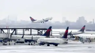 EEUU: cancelan más de 425 vuelos por tormentas de nieve en Colorado