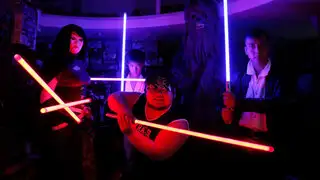 Fanáticos de Star Wars rompen récord de ‘batalla’ de sables de luz