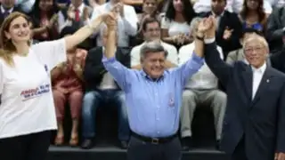 César Acuña presentó su plancha presidencial en medio de denuncias