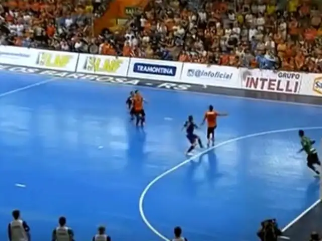 VIDEO: espectacular golazo de chalaca en el Futsal de Brasil