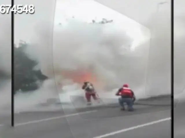 Panamericana Sur: incendio de auto provocó gran congestión vehicular