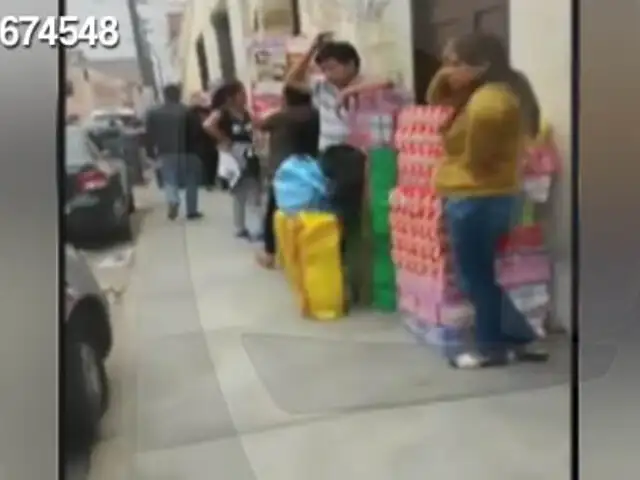 Centro de Lima: comerciantes de calzado invaden el jirón Junín