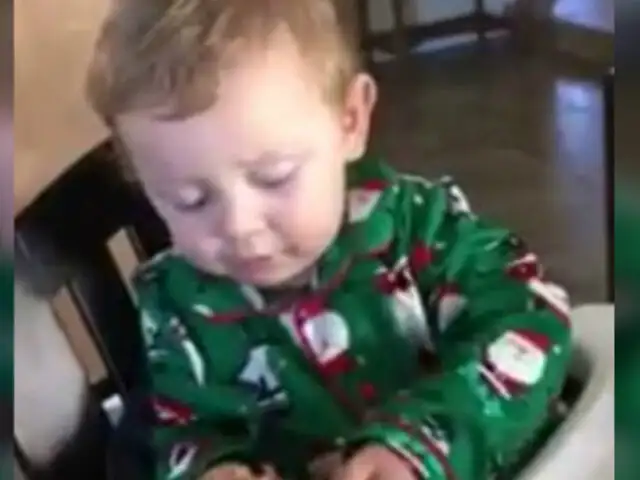 Bebé prueba tocino por primera vez y su reacción es viral en Internet