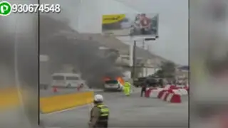 Incendio de taxi en peaje de Villa desata pánico entre conductores y transeúntes