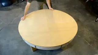 VIDEO: parece una simple mesa pero al girarla ocurre algo impresionante